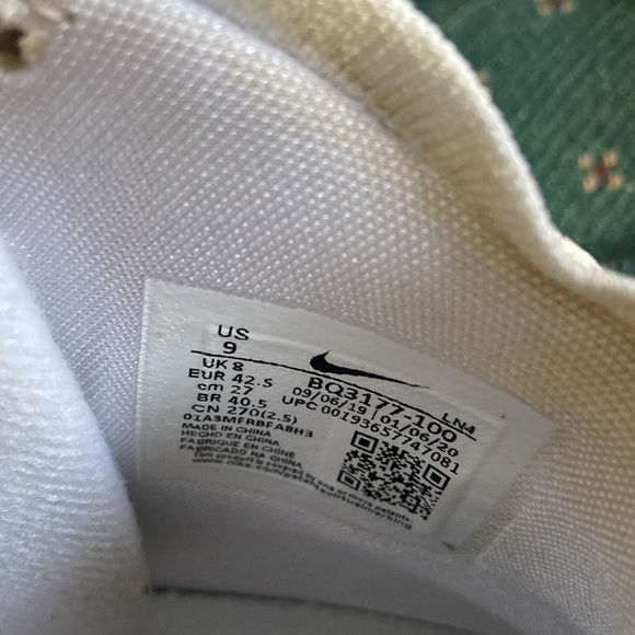 LeBron James sneakers lightly used White with little cubes of color& black spots - Picture 6 of 10